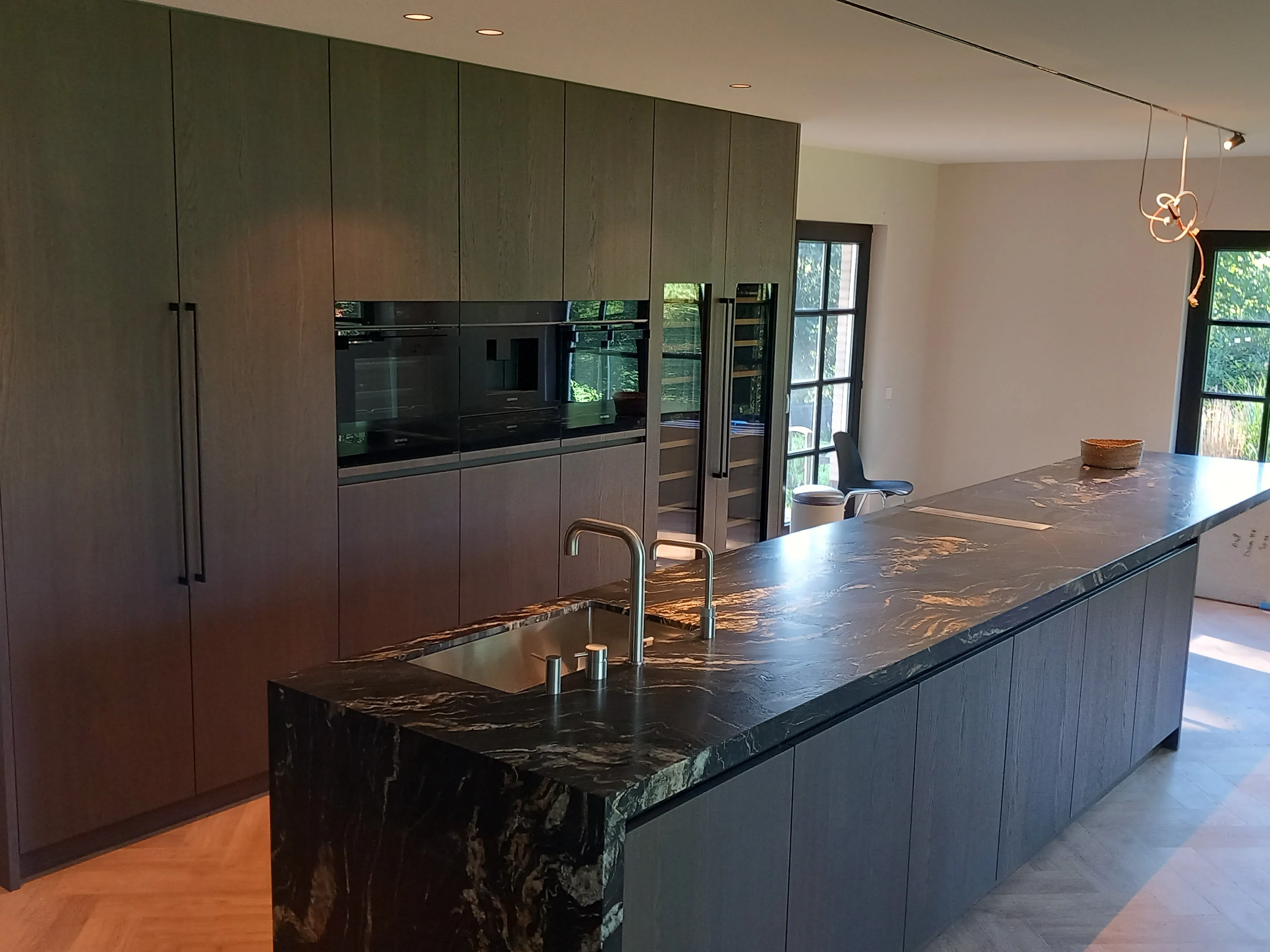 Keuken met mooie grondsteen